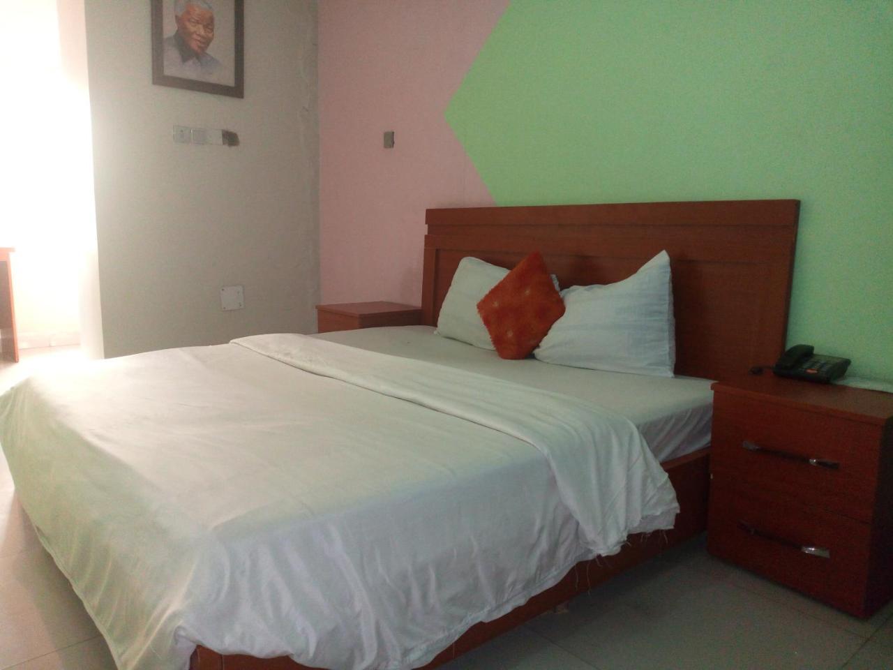 Flamingo Hotel Festac Town Eksteriør billede