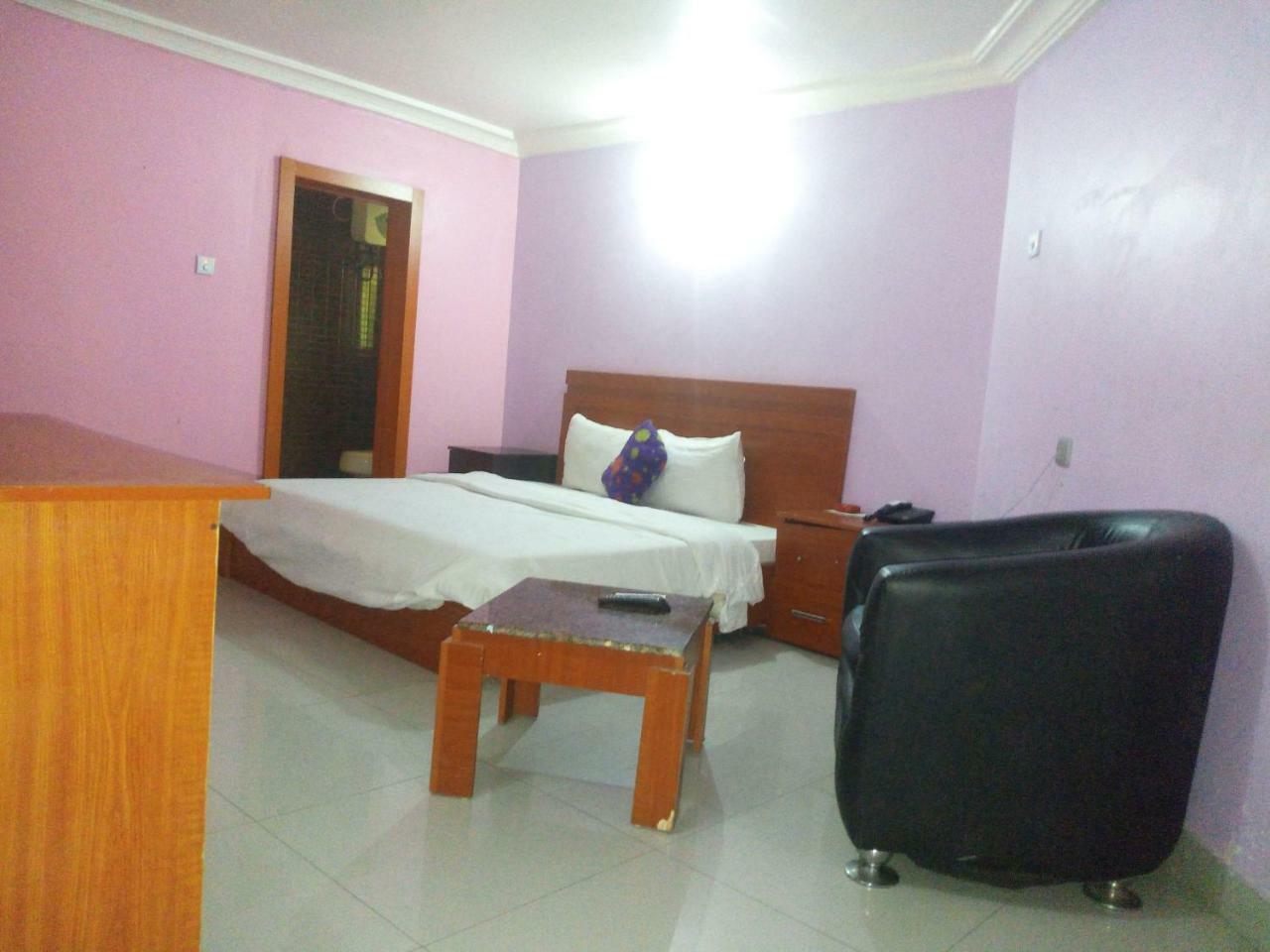 Flamingo Hotel Festac Town Eksteriør billede