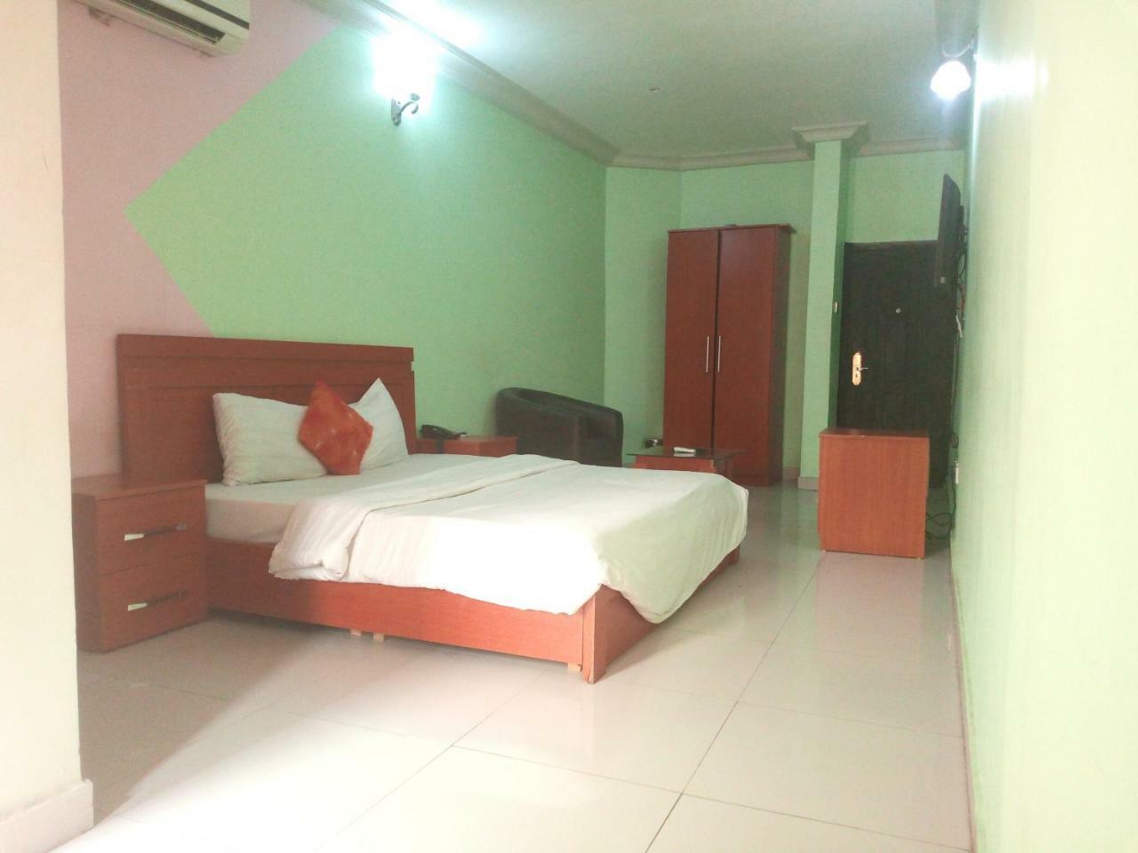 Flamingo Hotel Festac Town Eksteriør billede